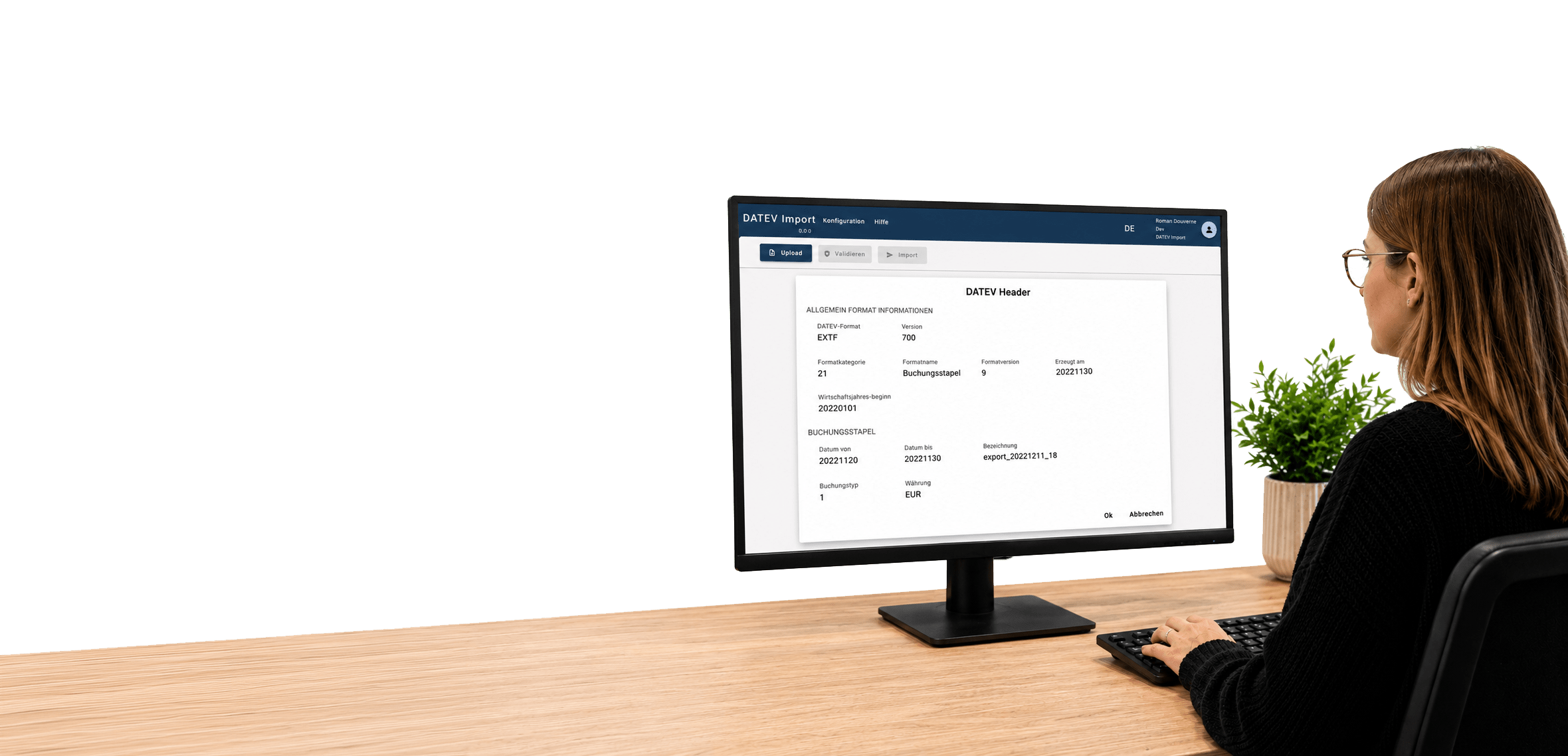 Mitarbeiterin bedient die DATEV Import App in SAP Business One